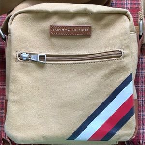 Tommy Hilfiger Men’s Crossbody Bag (Tan)